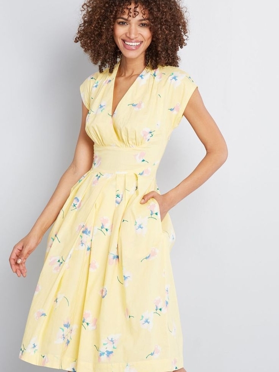 Emily And Fin Dresses & Skirts - Emily And Fin Modcloth Florence Yellow Floral Fit & Flare Dress Size 16UK